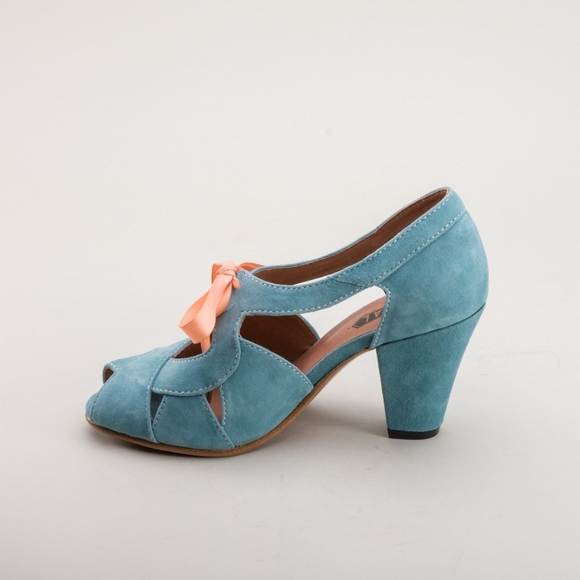 ISO Royal Vintage/ American Duchess Cora Sandals - Picture 2 of 3